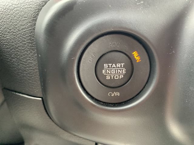 Used 2023 Jeep Wrangler Unlimited Rubicon w/ Cold Weather Group AWD/4WD image 17