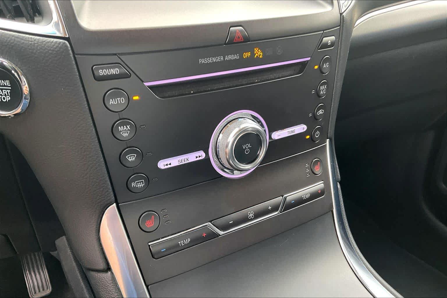 Used 2019 Ford Edge Titanium w/ Cold Weather Package AWD/4WD image 33