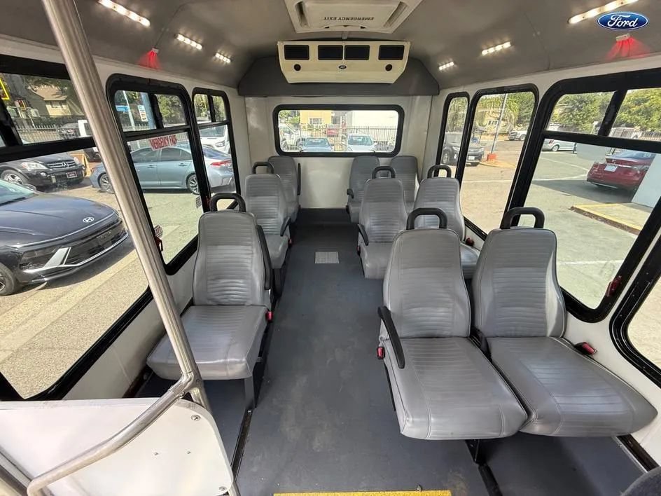 Used 2015 Ford E-350 and Econoline 350 Super Duty RWD image 17