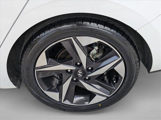 Used 2021 Hyundai Elantra Limited image 25