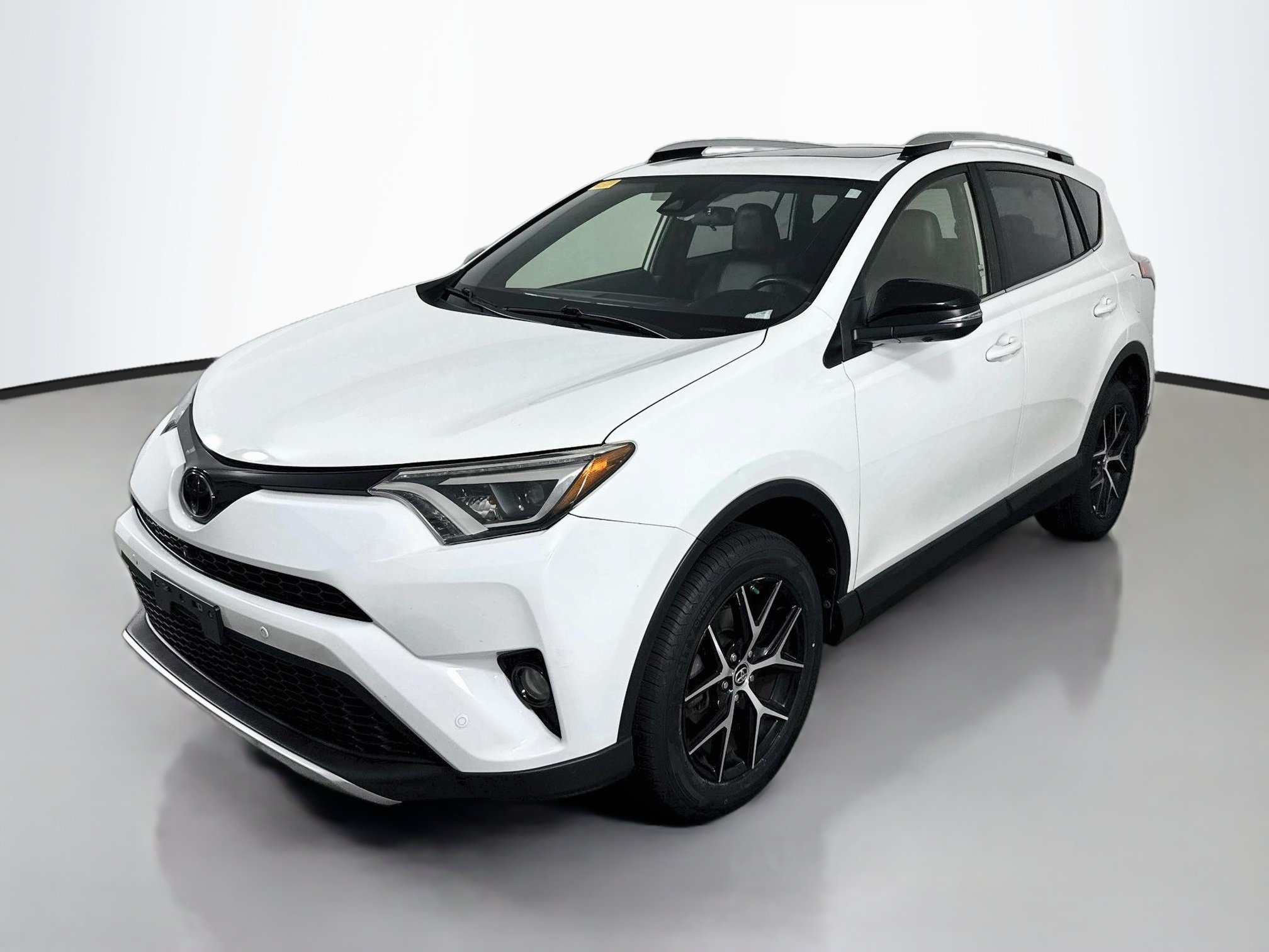 Used 2016 Toyota RAV4 SE w/ Advanced Technology Package AWD/4WD image 3