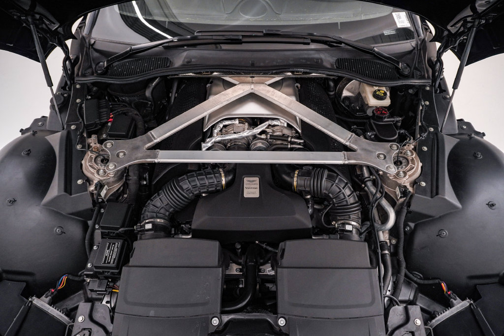 Used 2019 Aston Martin V8 Vantage Coupe RWD image 34