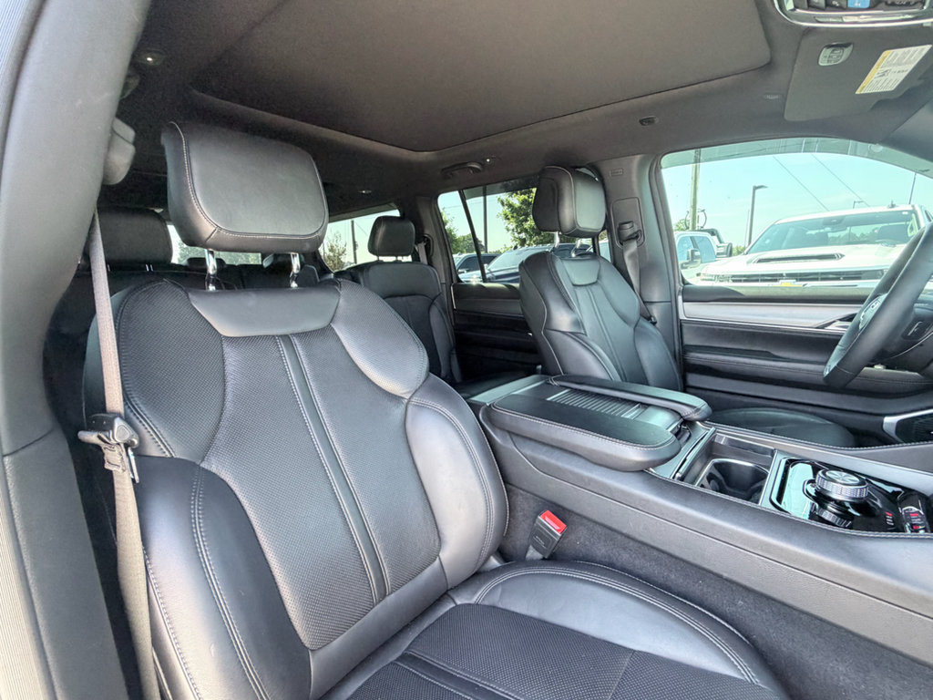 Used 2023 Jeep Wagoneer Series II RWD image 26
