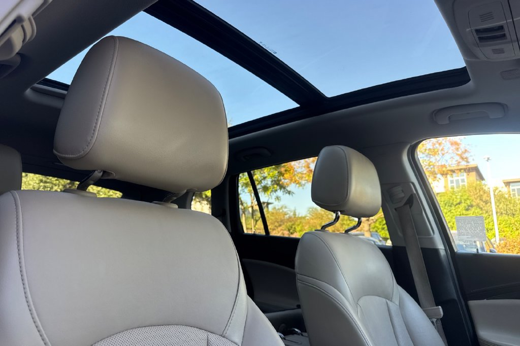 Used 2019 Buick Envision Essence AWD/4WD image 18