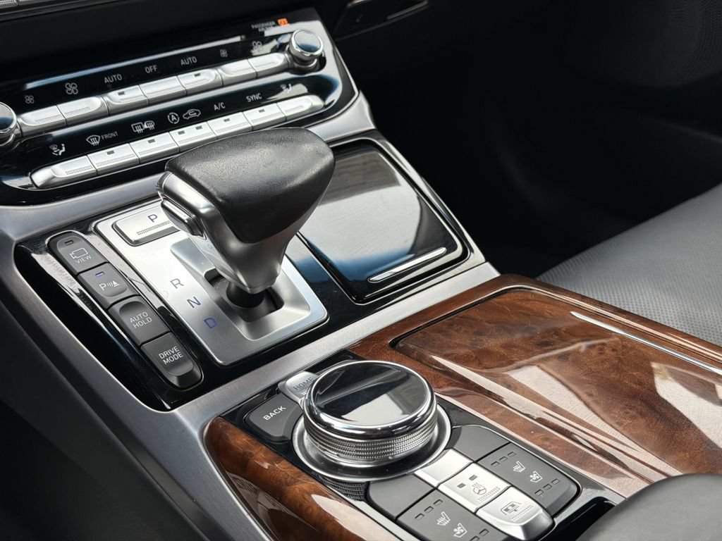 Used 2019 Genesis G90 5.0 Ultimate RWD image 12