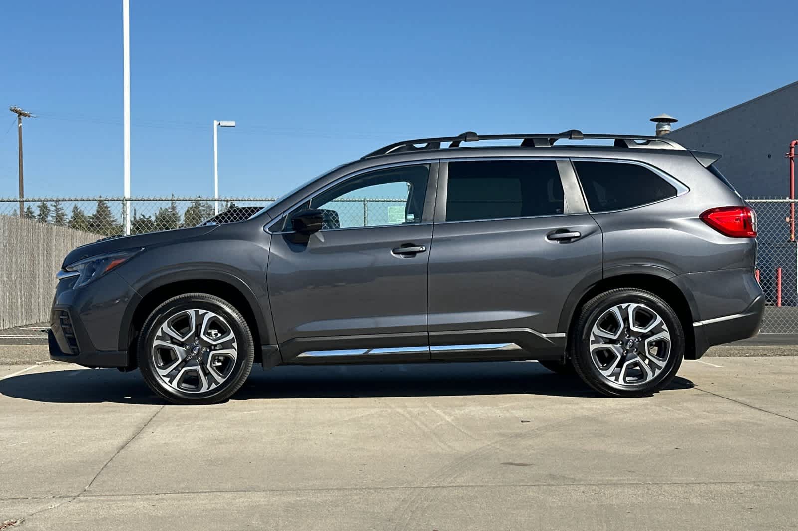 Used 2025 Subaru Ascent Limited w/ Popular Package #1 AWD/4WD image 6