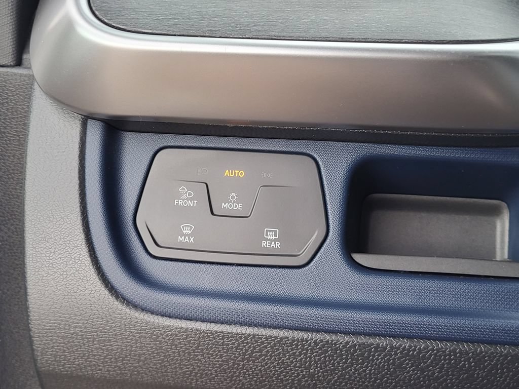 Used 2025 Volkswagen ID. Buzz 1st Edition RWD image 14