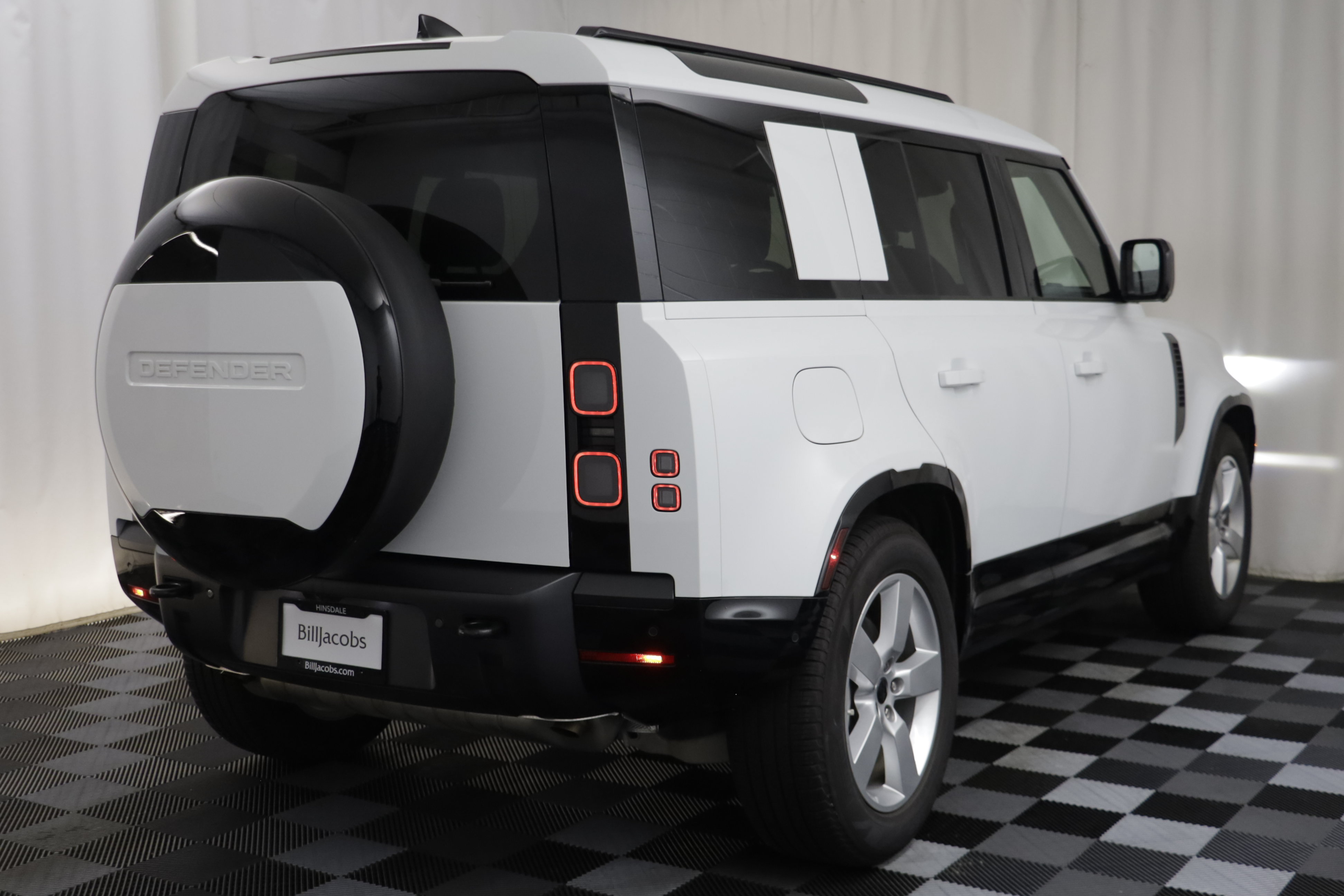 Certified 2026 Land Rover Defender 110 X-Dynamic SE AWD/4WD image 18