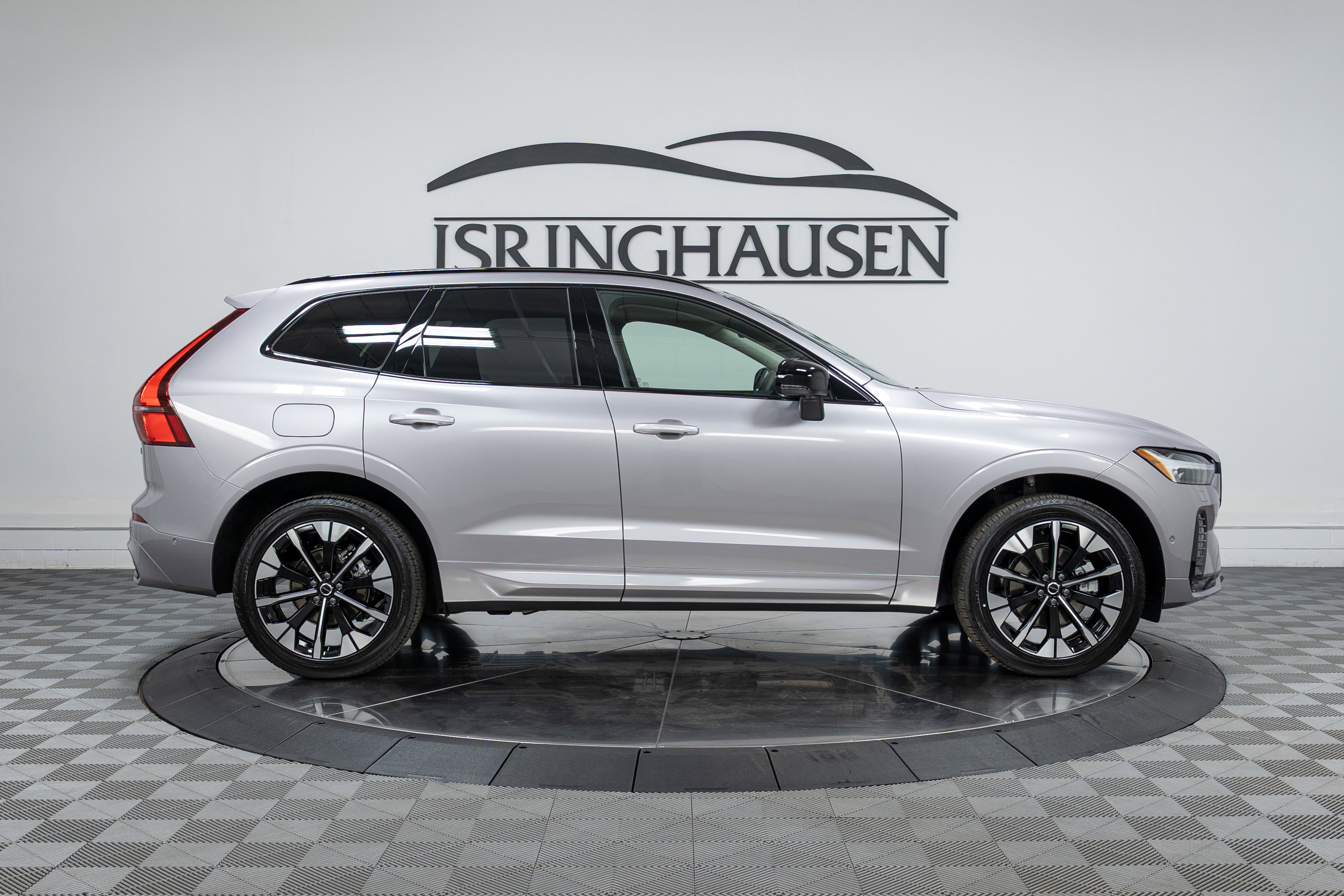 New 2026 Volvo XC60 B5 Plus w/ Climate Package image 4