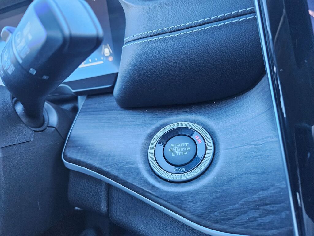 Used 2023 Jeep Grand Cherokee Limited w/ Luxury Tech Group II image 26