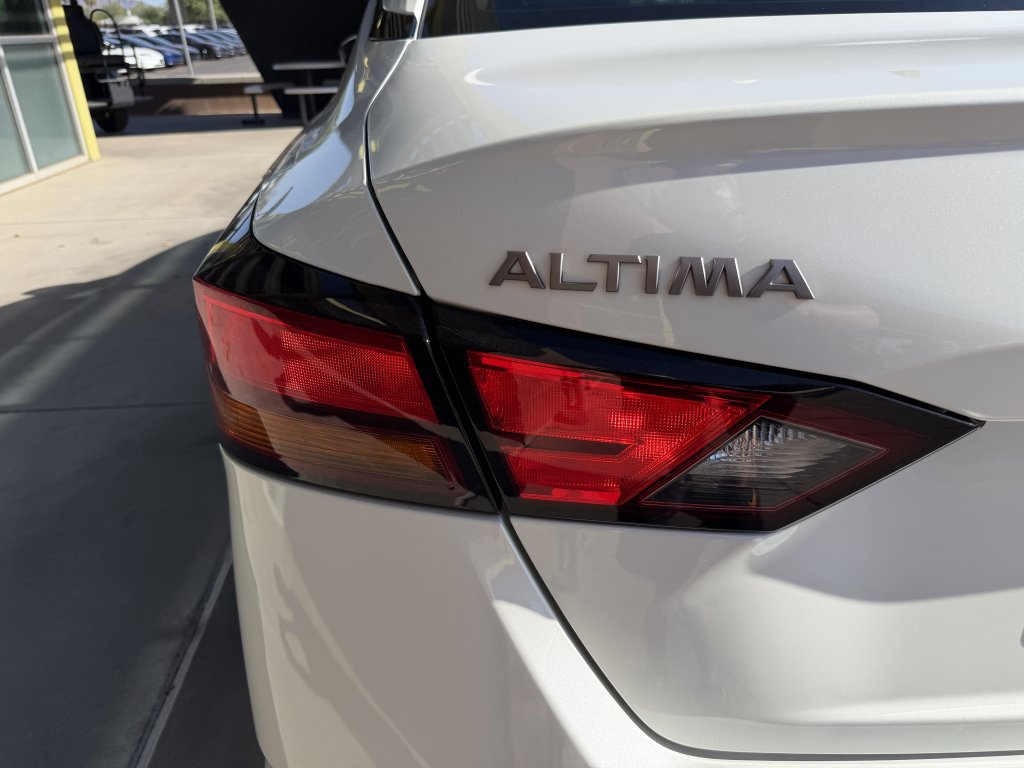 Used 2025 Nissan Altima 2.5 SL AWD/4WD image 14