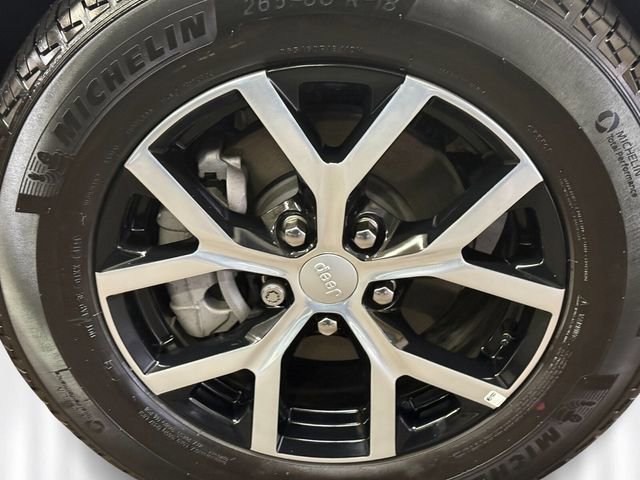 Used 2025 Jeep Grand Cherokee Limited w/ Trailer Tow Package image 12