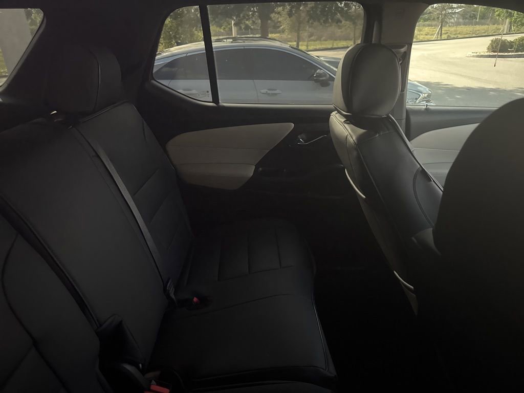 Used 2022 Chevrolet Traverse LS FWD image 14