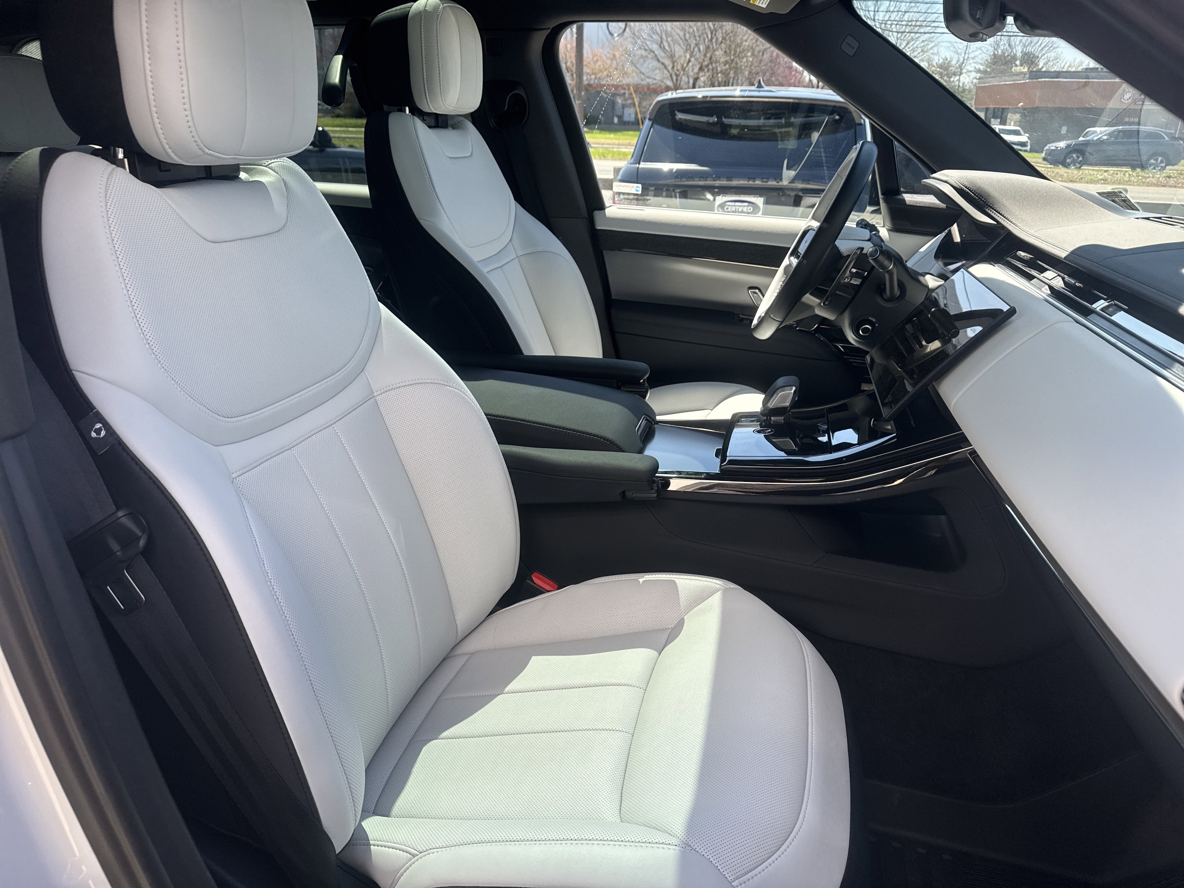 Used 2024 Land Rover Range Rover Sport Dynamic SE image 2