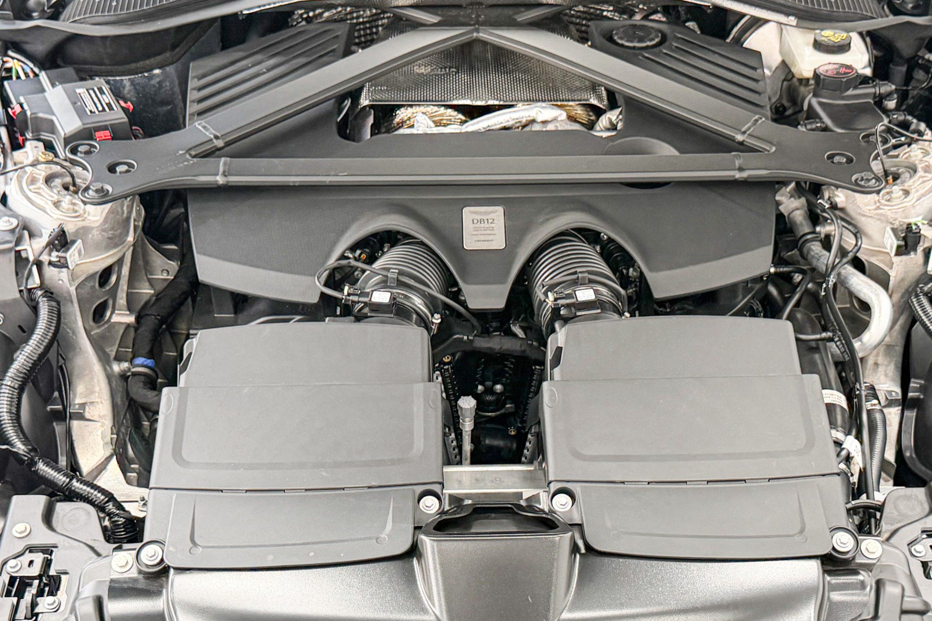 Used 2024 Aston Martin DB12 Coupe RWD image 12