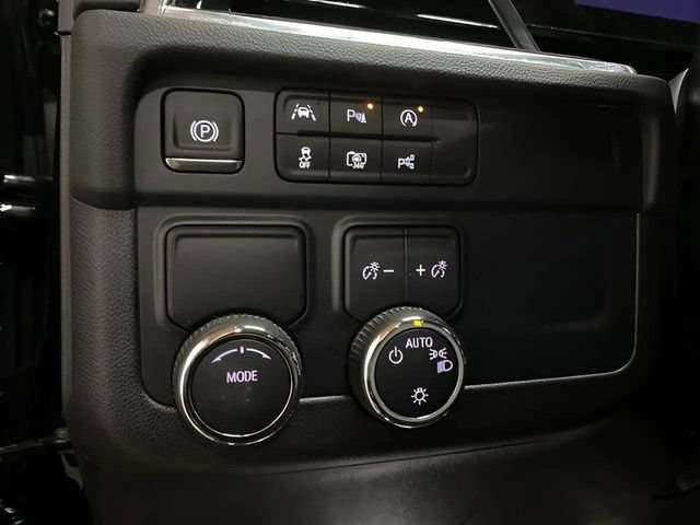 Used 2025 Chevrolet Suburban LT RWD image 33