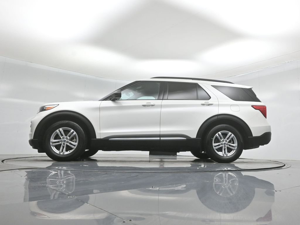 Certified 2024 Ford Explorer XLT RWD image 8