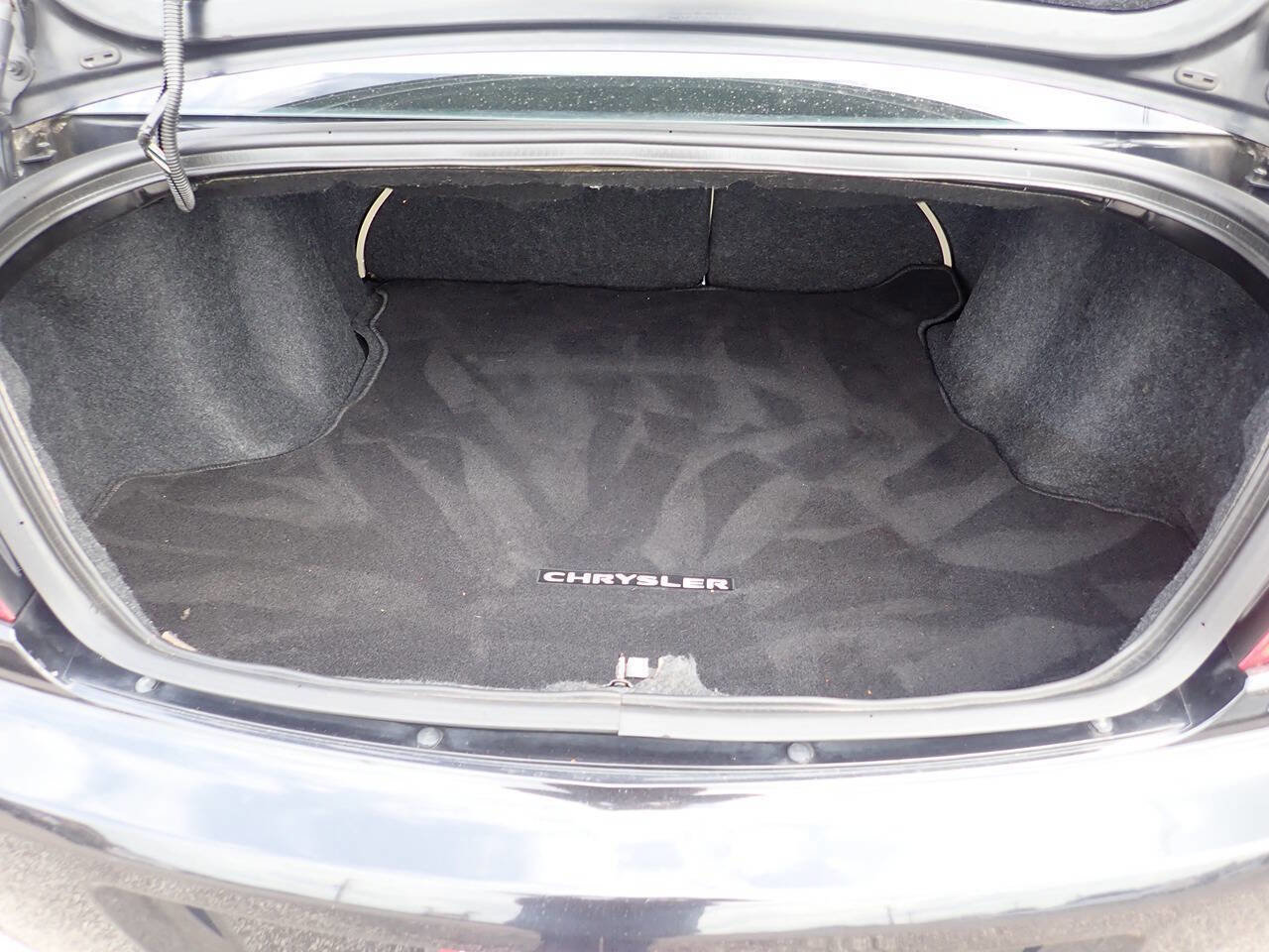 Used 2010 Chrysler Sebring Limited w/ Electronics Convenience Group image 18