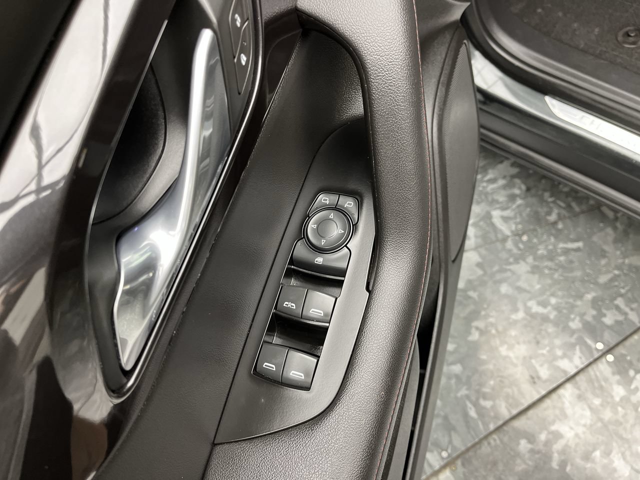 Used 2020 Chevrolet Blazer RS w/ LPO, Floor Liner Package AWD/4WD image 9