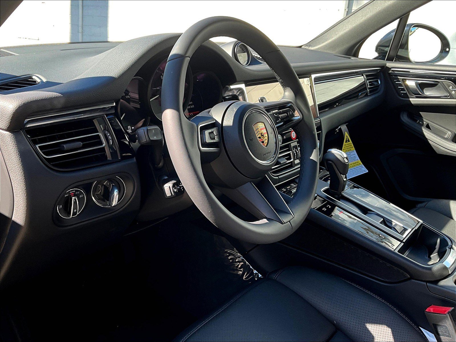 New 2026 Porsche Macan image 4