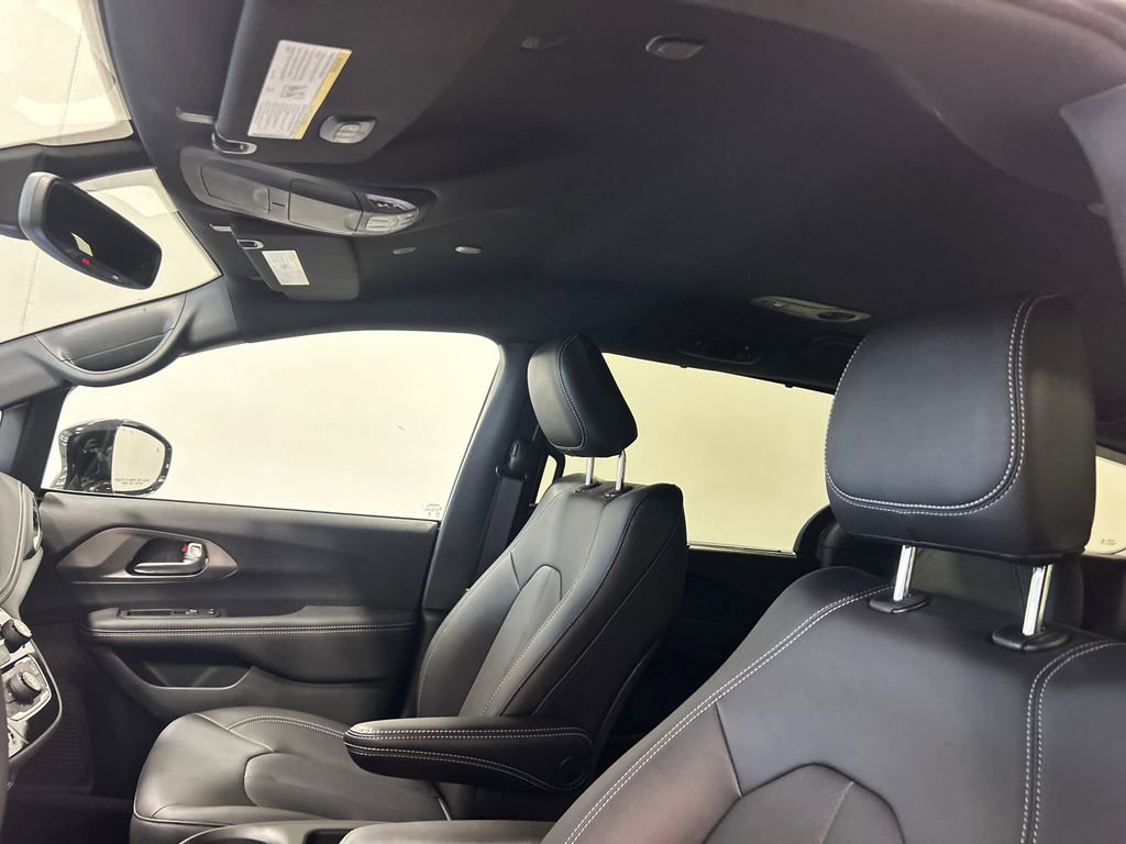 New 2026 Chrysler Pacifica Select image 26
