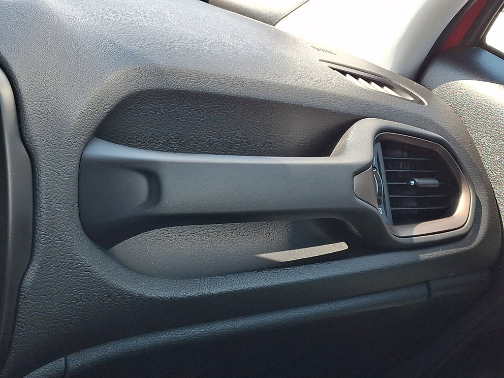 Used 2023 Jeep Renegade Latitude AWD/4WD image 30