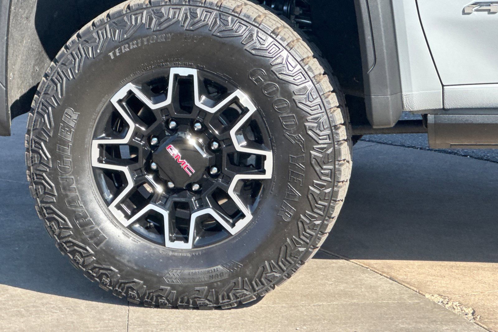 Certified 2025 GMC Sierra 2500 AT4X image 27