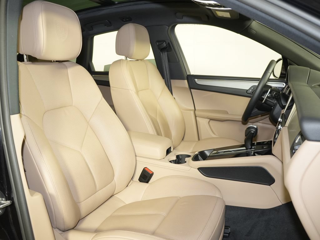 Certified 2024 Porsche Macan w/ Premium Plus Package AWD/4WD image 43