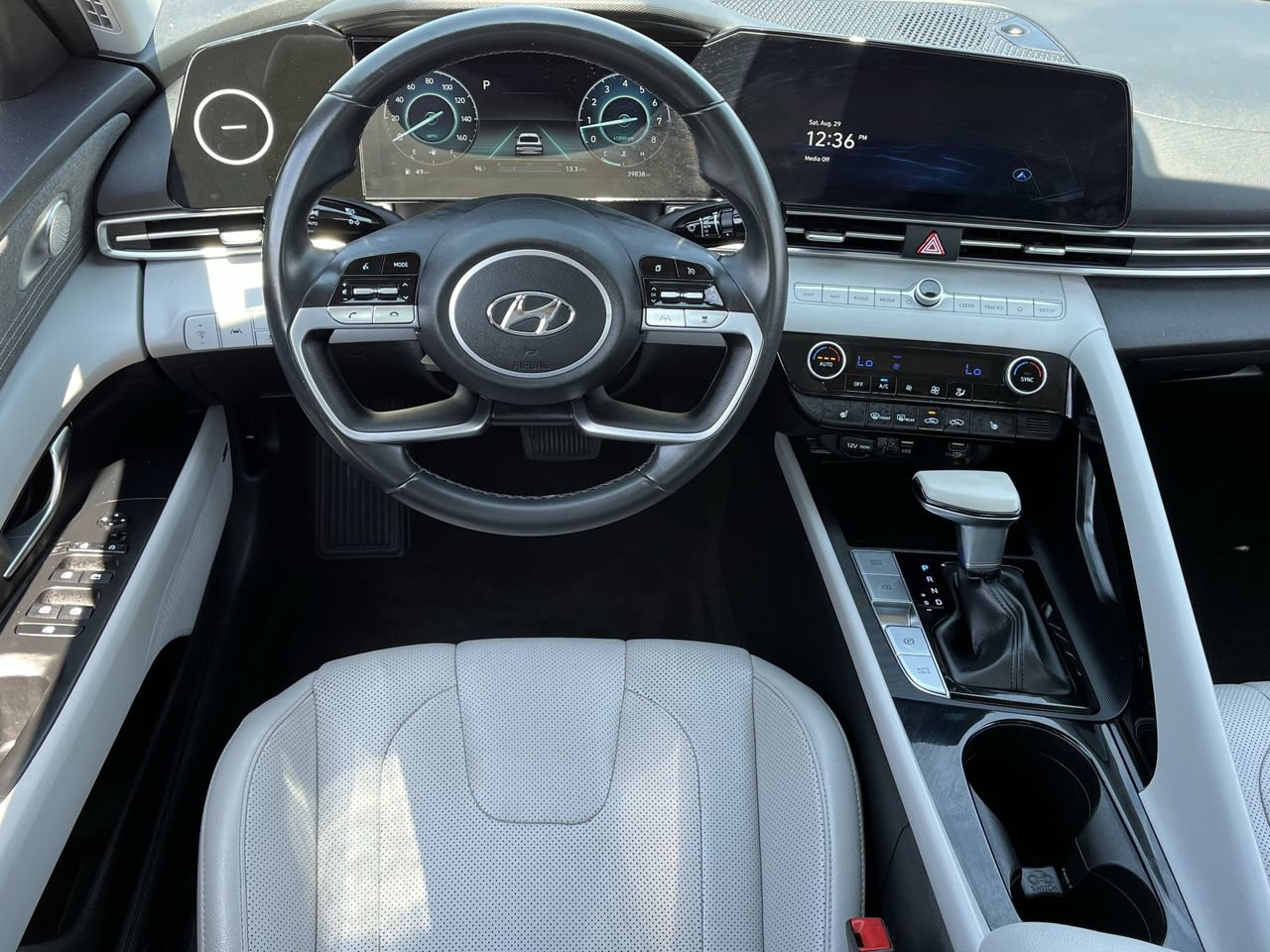 Used 2021 Hyundai Elantra Limited FWD image 10