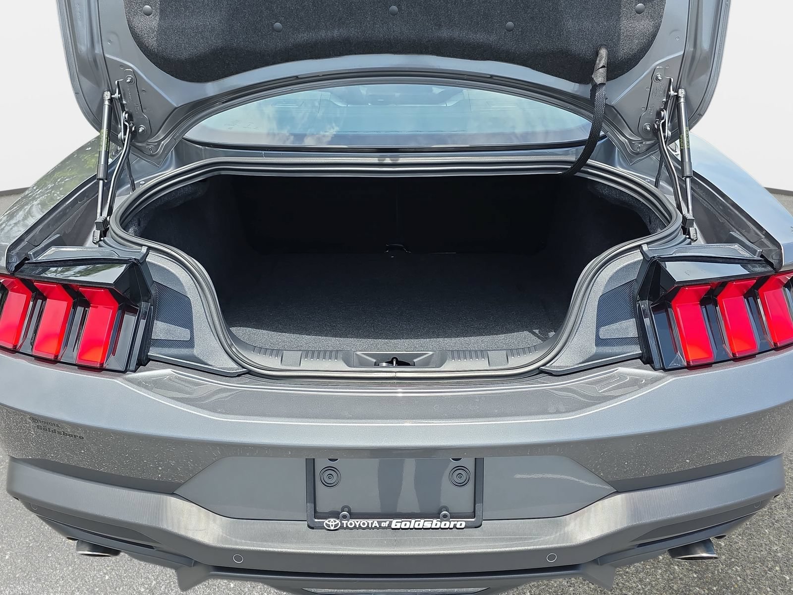 Used 2025 Ford Mustang Coupe RWD image 11