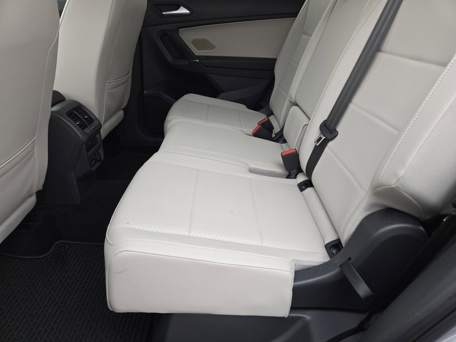 Used 2020 Volkswagen Tiguan SEL image 12