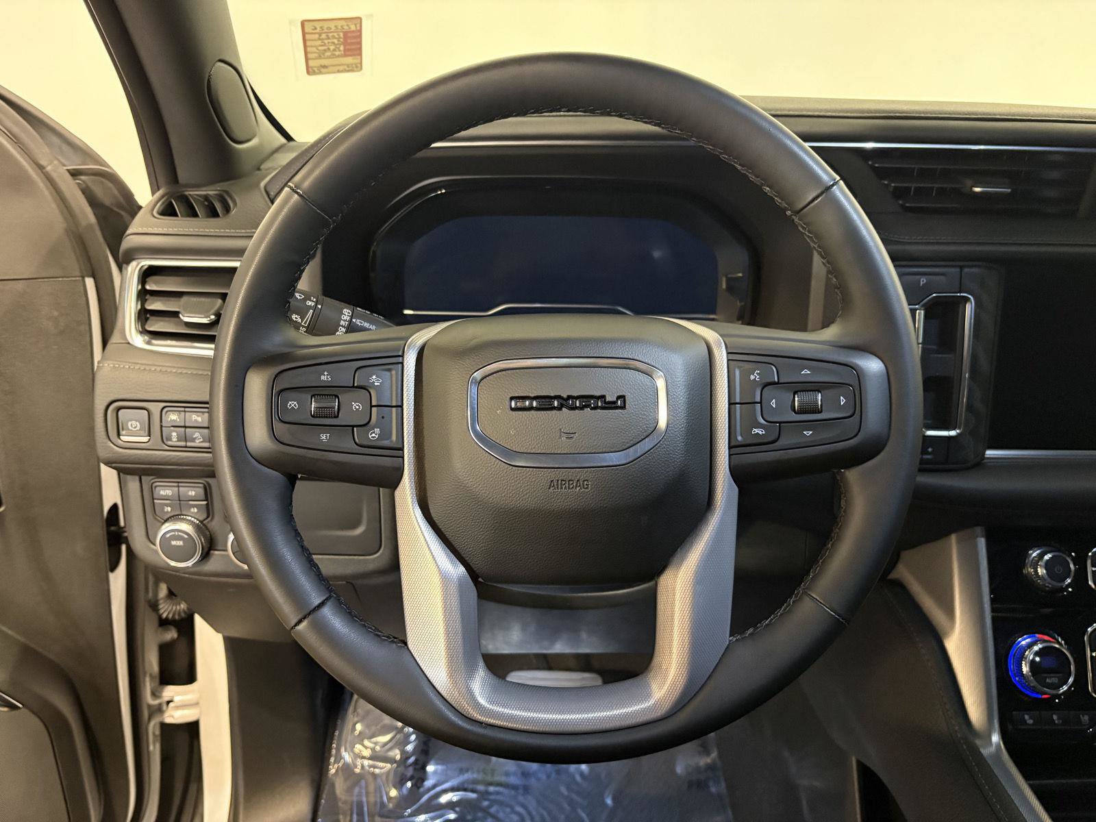 Used 2023 GMC Yukon Denali AWD/4WD image 25