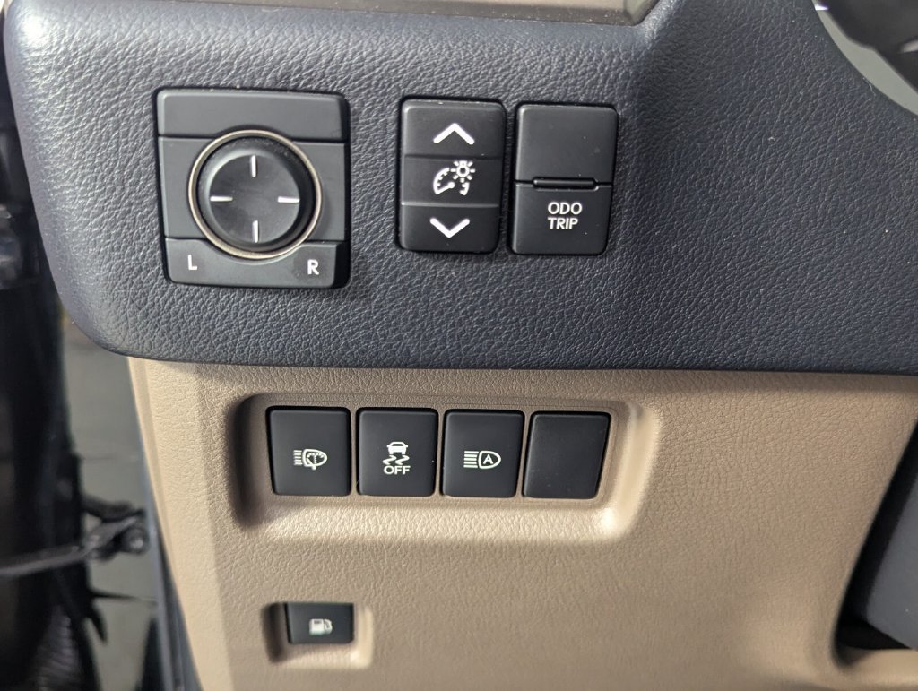 Used 2020 Lexus GX 460 Premium w/ Premium Package AWD/4WD image 14
