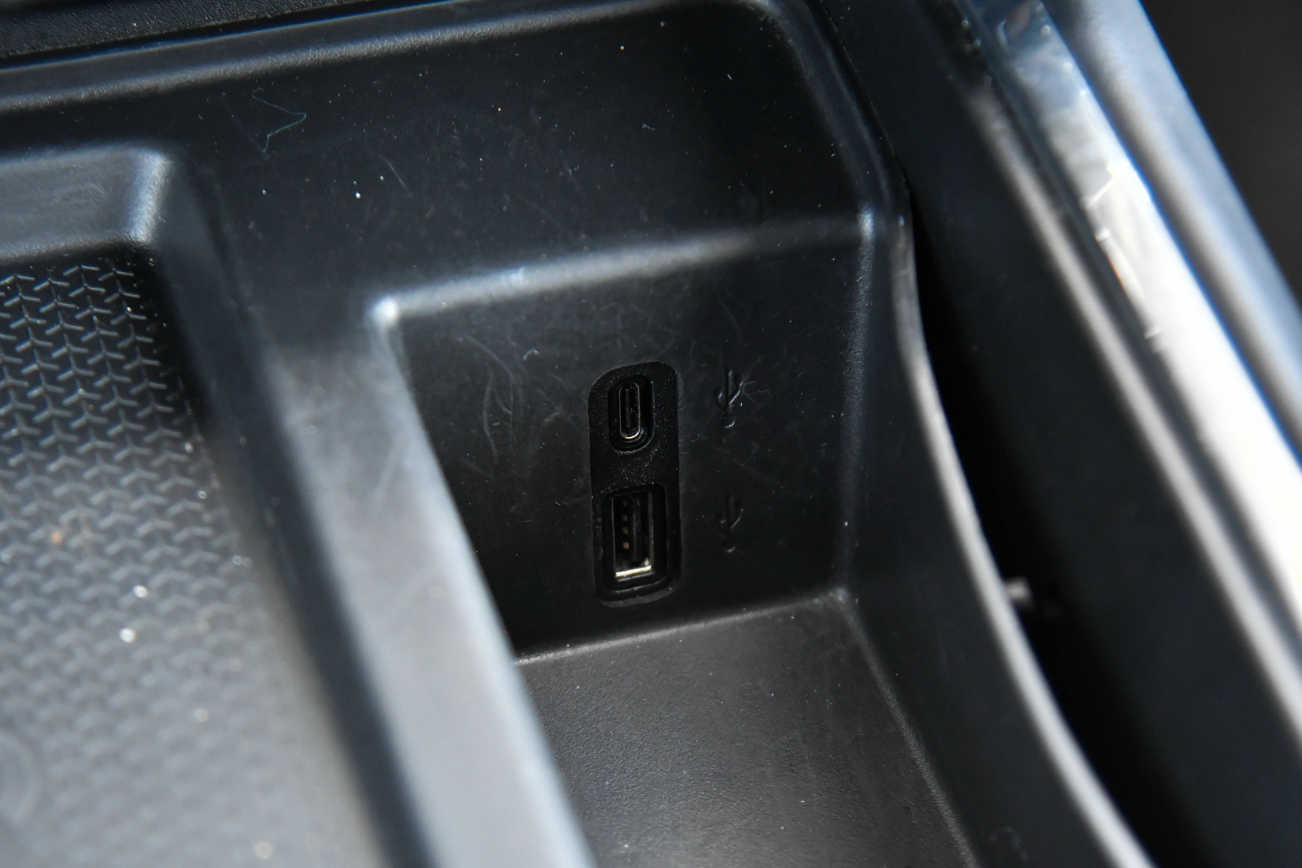 Used 2024 GMC Acadia Elevation FWD image 32
