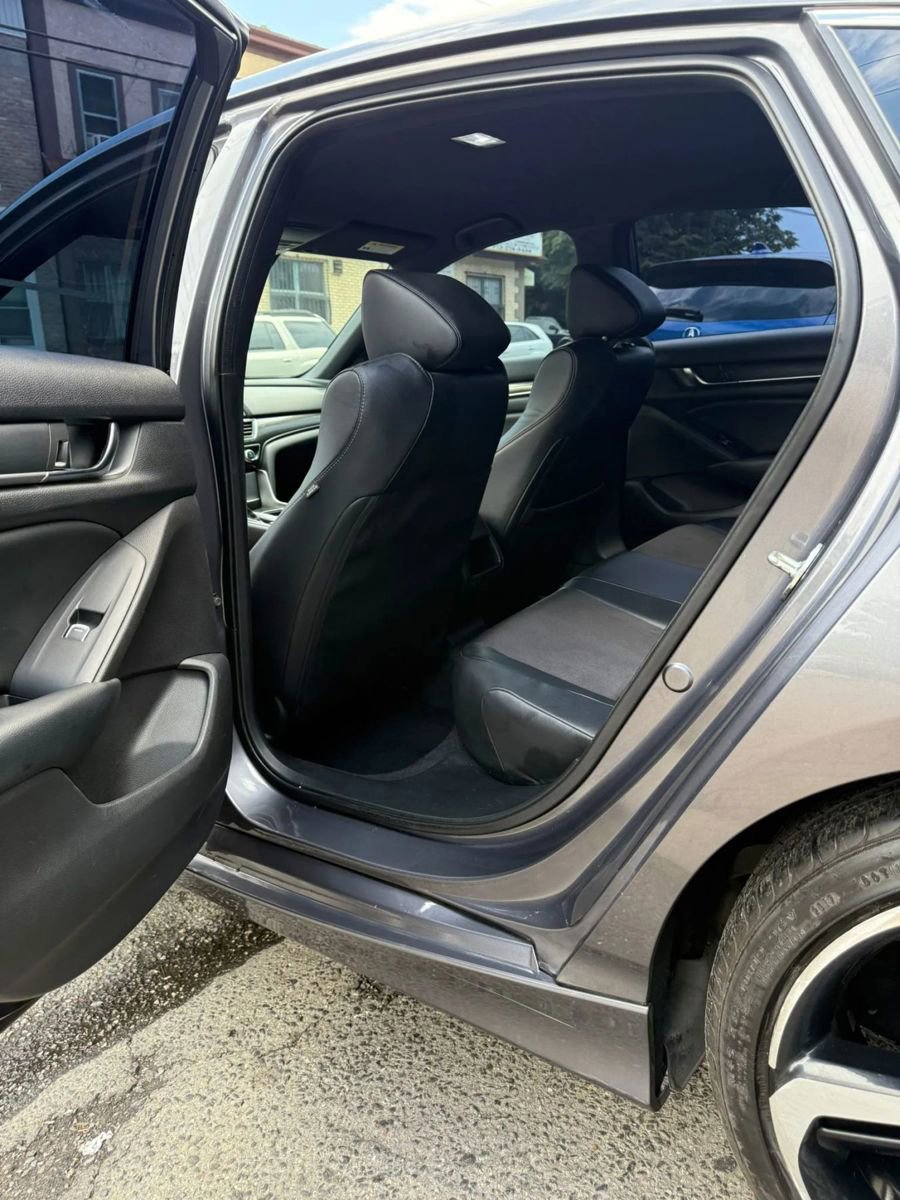 Used 2018 Honda Accord Sport image 8