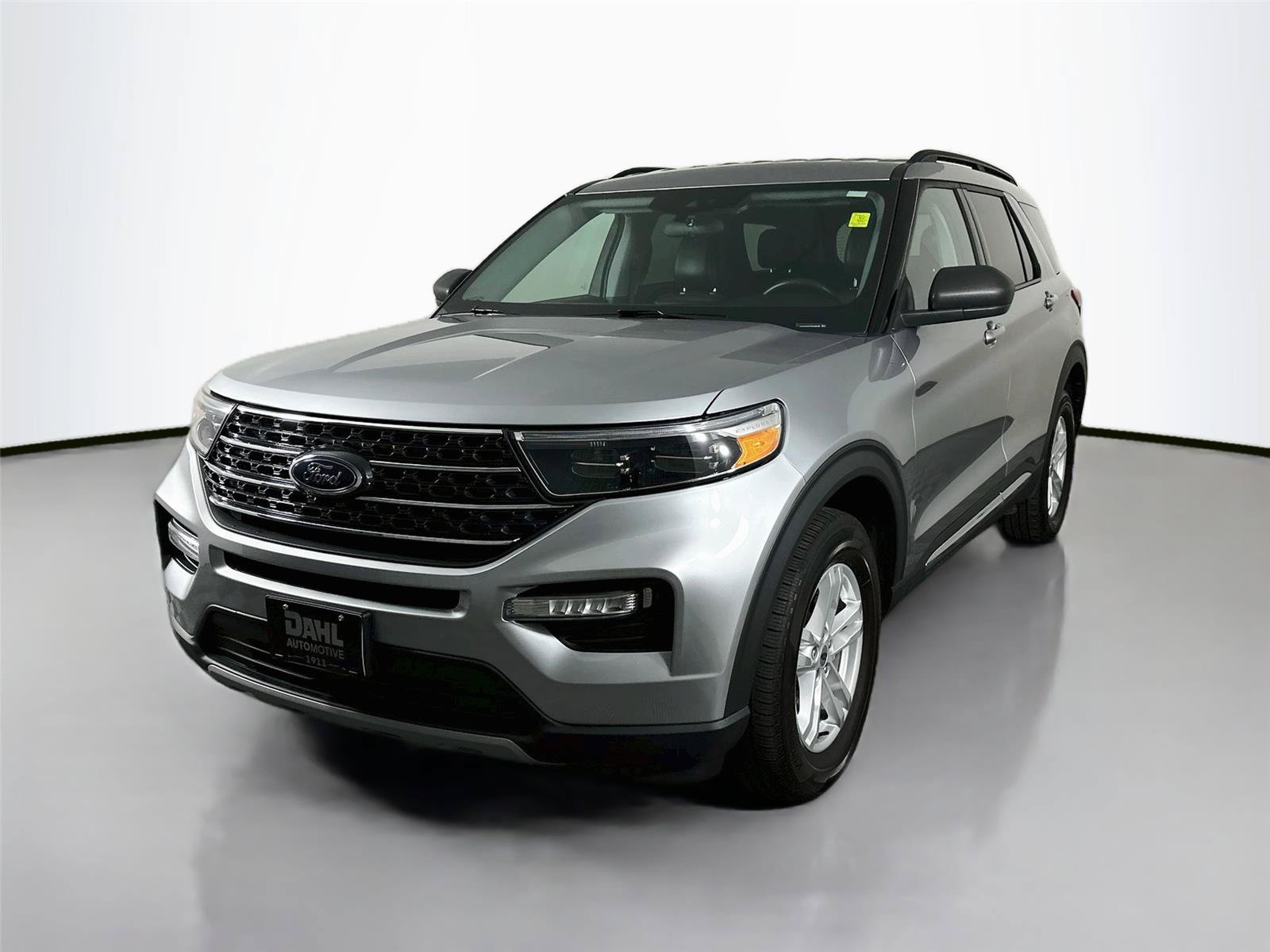 Used 2024 Ford Explorer XLT w/ Equipment Group 202A AWD/4WD image 4