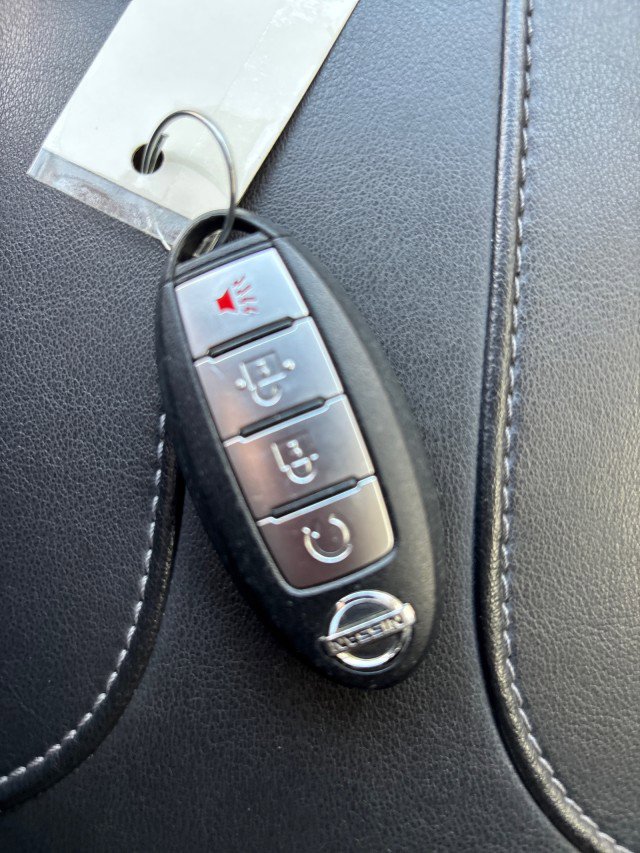 Used 2017 Nissan Rogue SV w/ Midnight Edition image 16