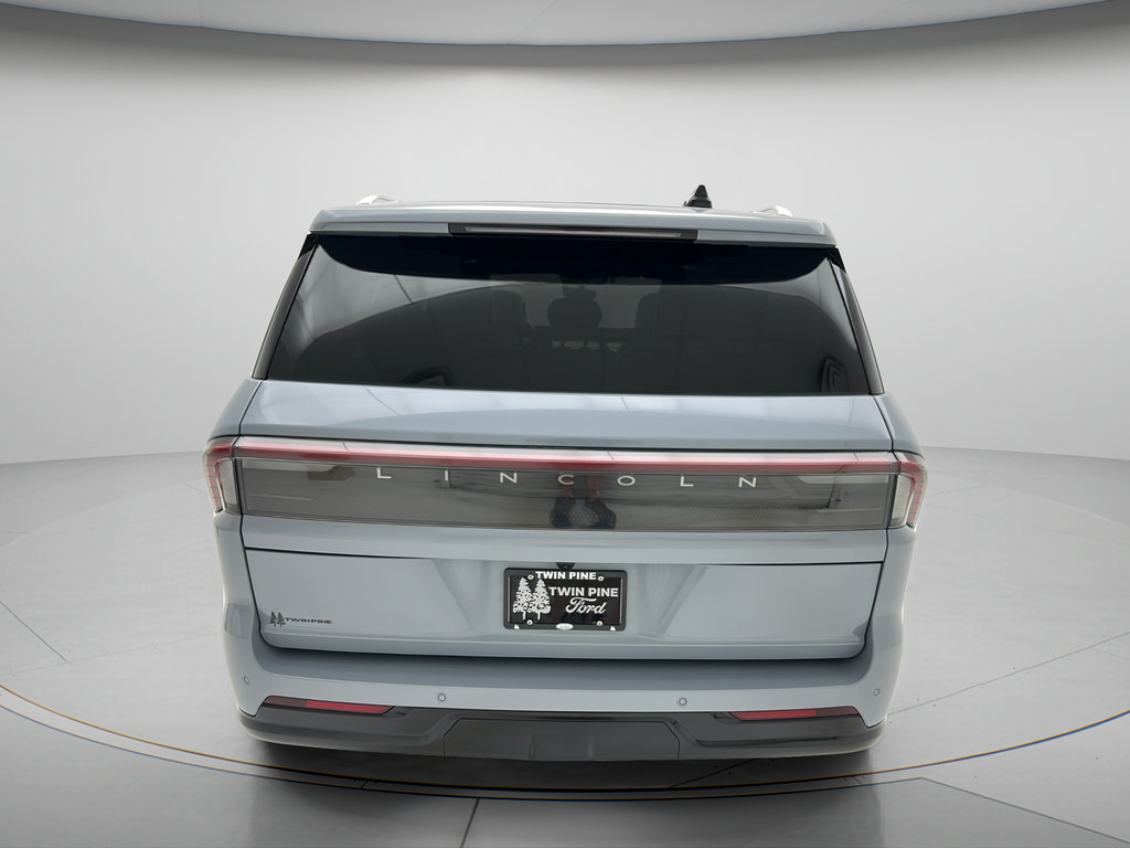 Used 2025 Lincoln Navigator L Reserve AWD/4WD image 6