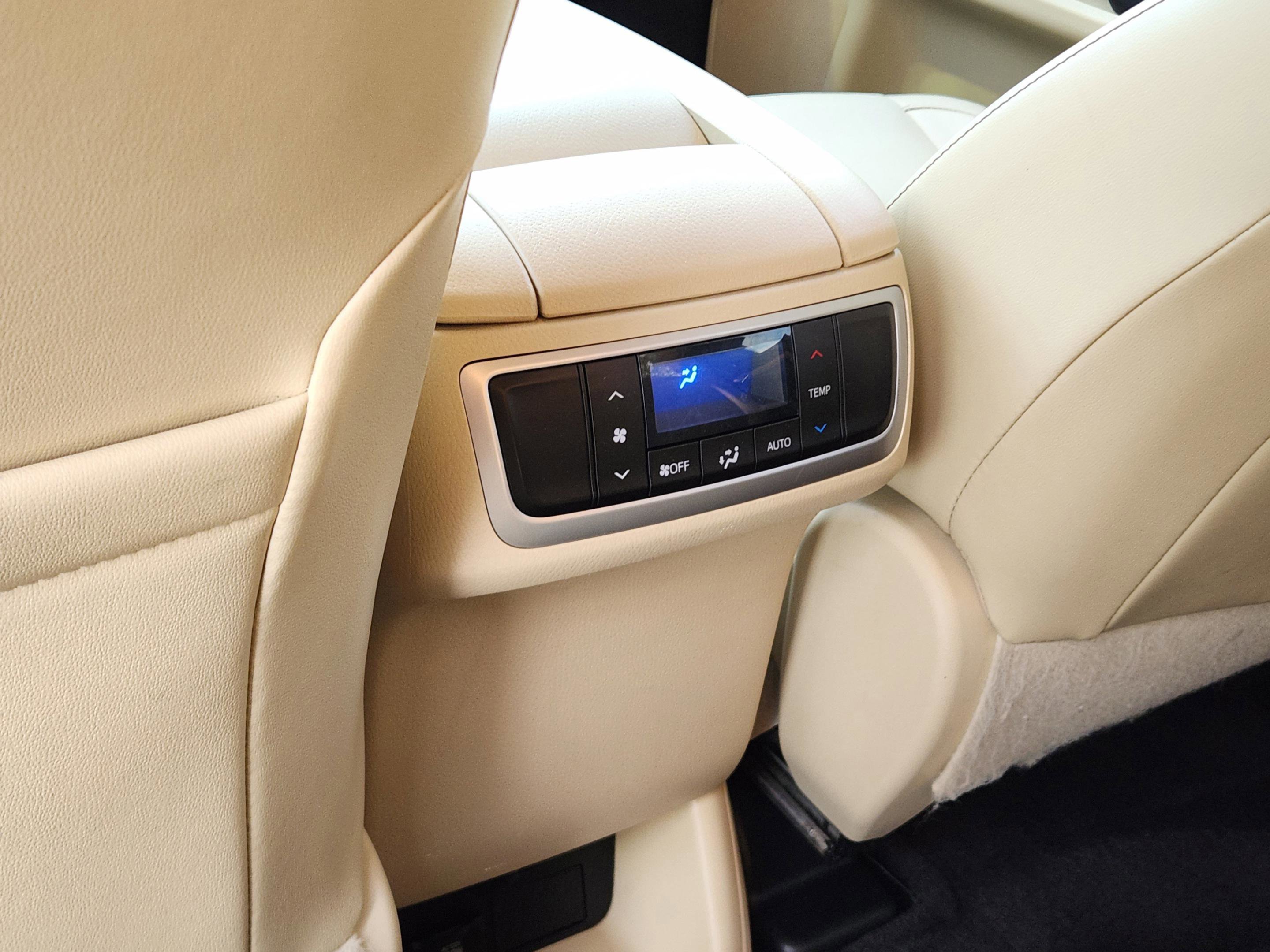 Used 2015 Toyota Highlander XLE image 27