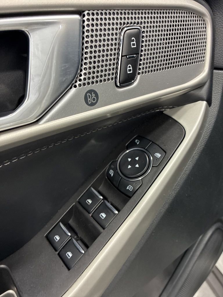 Used 2023 Ford Explorer XLT w/ Equipment Group 202A AWD/4WD image 19
