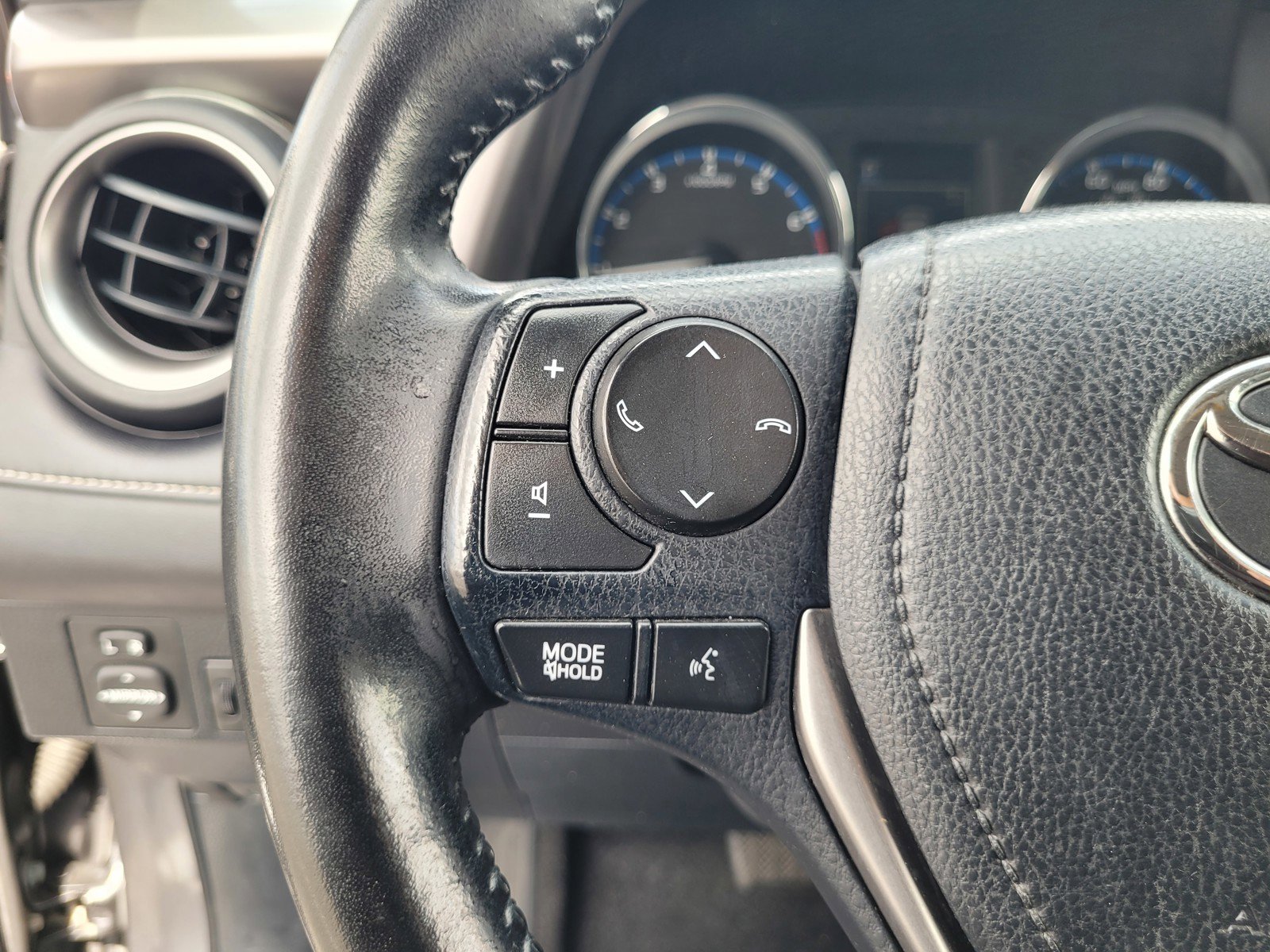 Used 2017 Toyota RAV4 Limited w/ Advanced Technology Package image 21