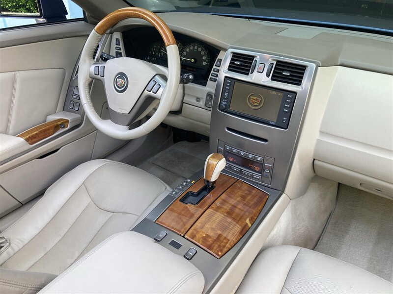 Used 2005 Cadillac XLR RWD image 2