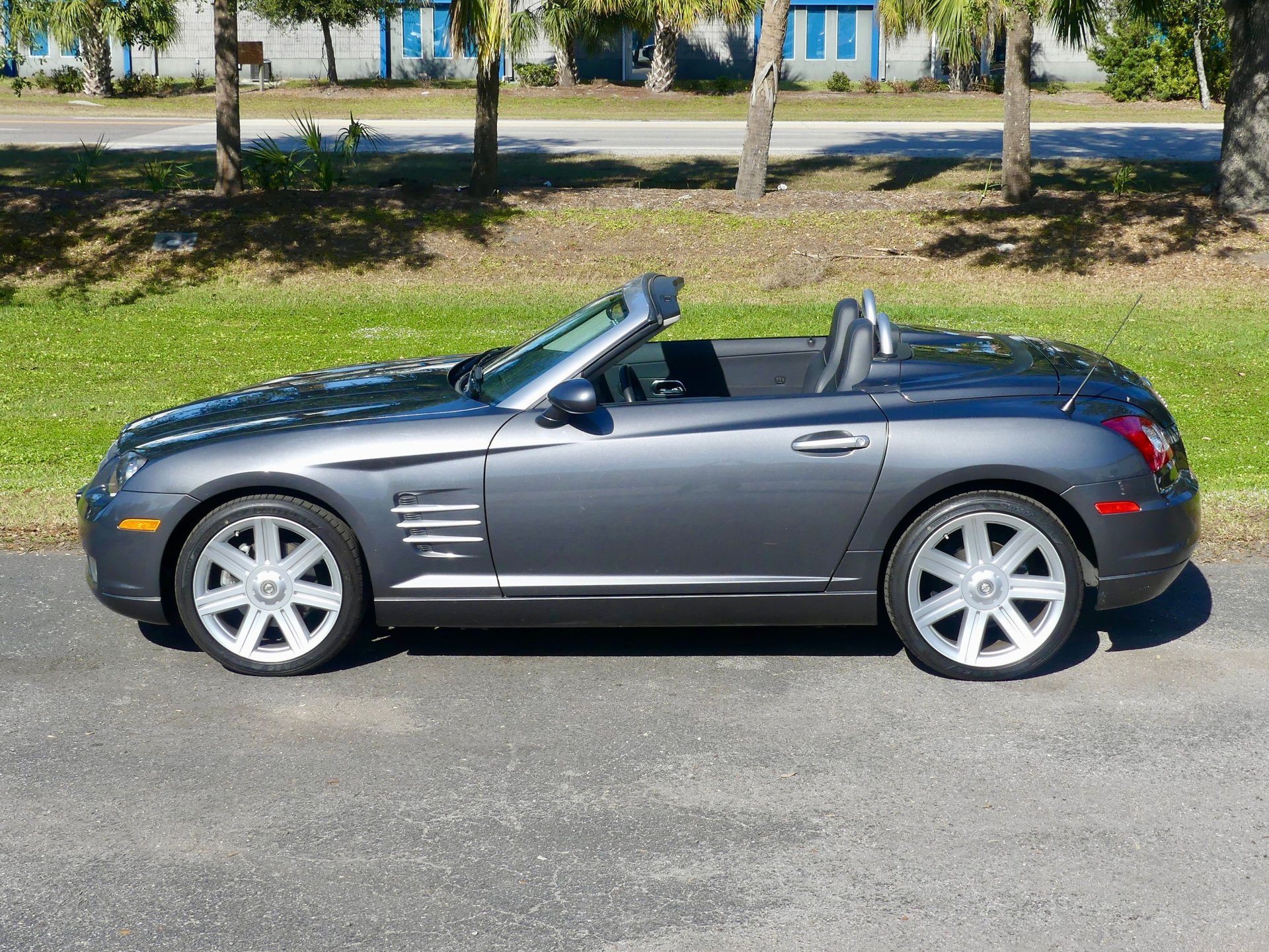 Used 2005 Chrysler Crossfire Limited RWD image 17