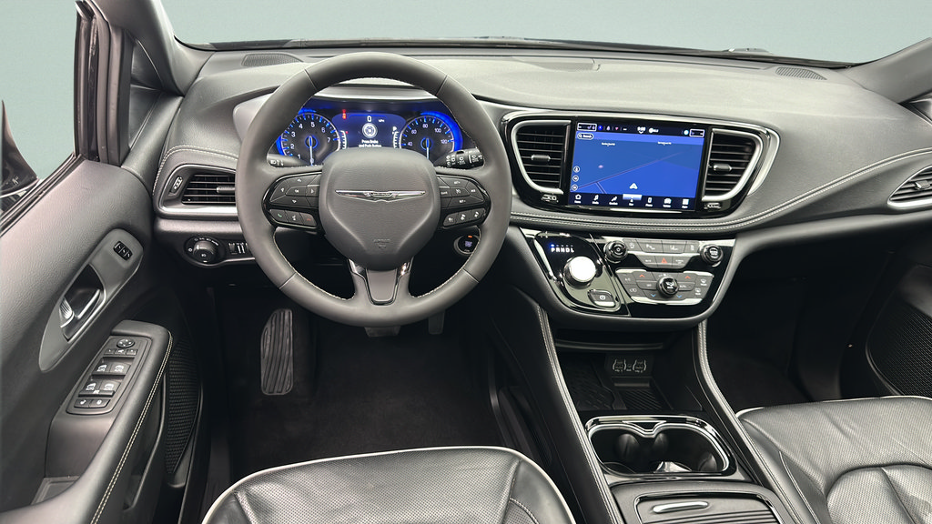 Used 2025 Chrysler Pacifica Limited FWD image 12