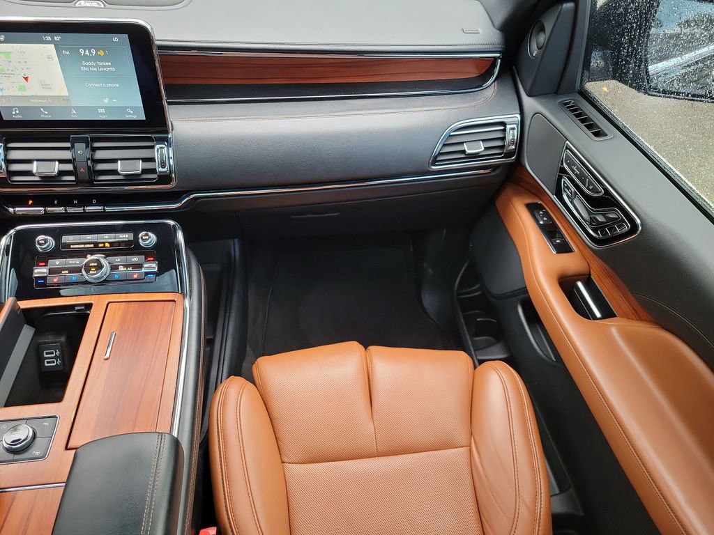 Used 2018 Lincoln Navigator L Reserve w/ Technology Package image 21