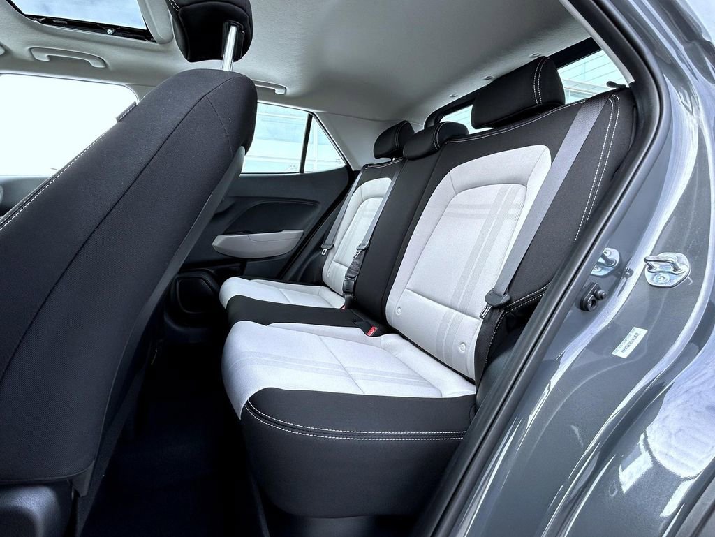 Used 2025 Hyundai Venue SEL image 19