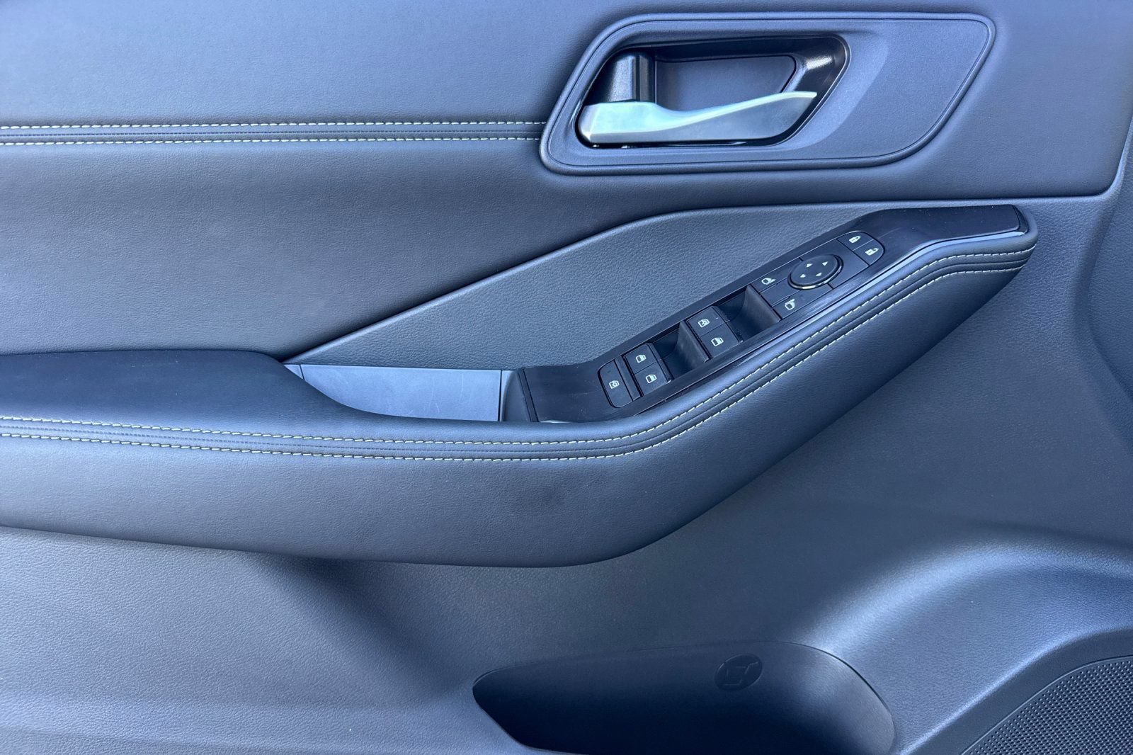 New 2026 Nissan Rogue Dark Armor AWD/4WD image 12