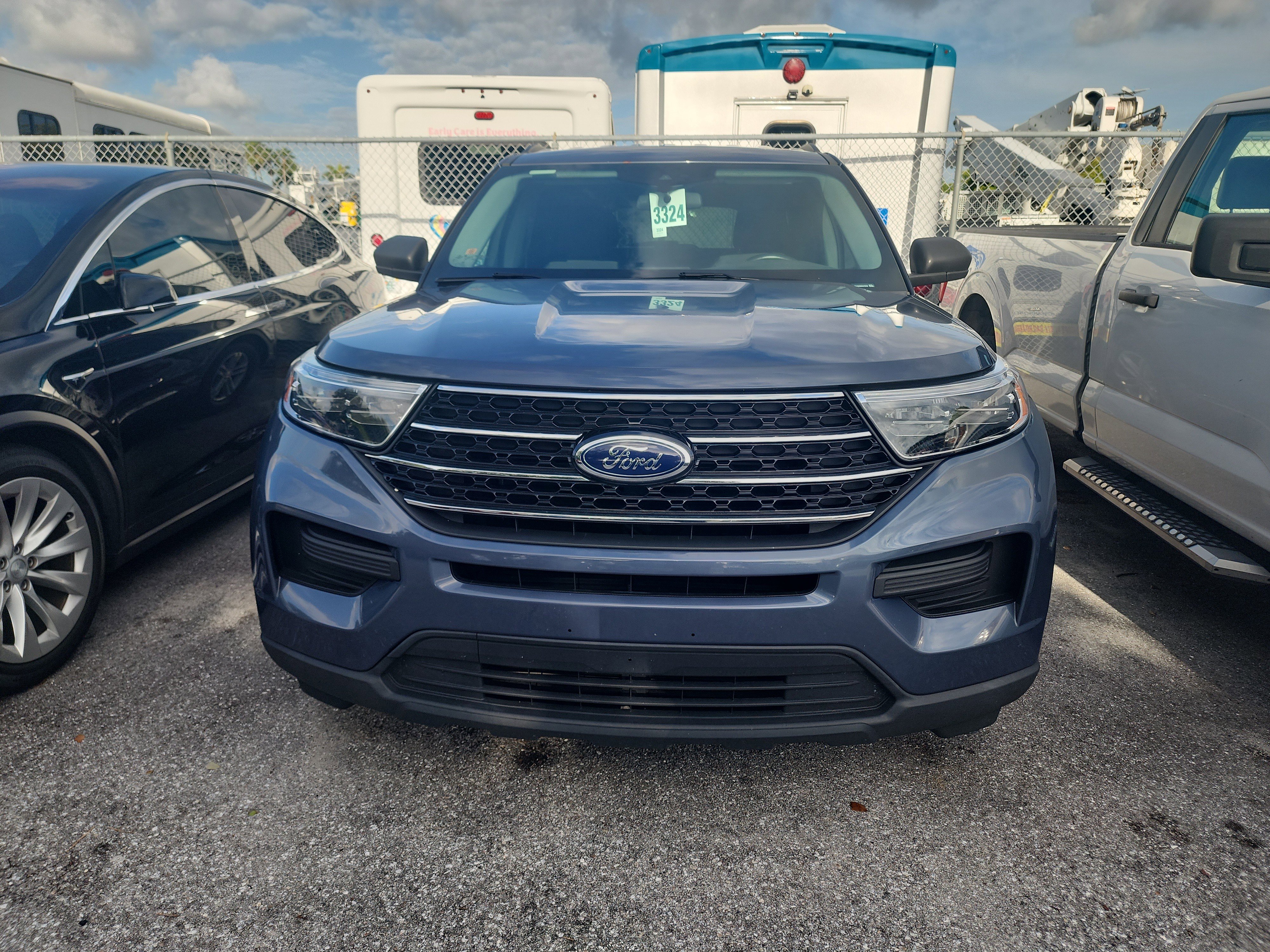 Used 2021 Ford Explorer XLT RWD image 2