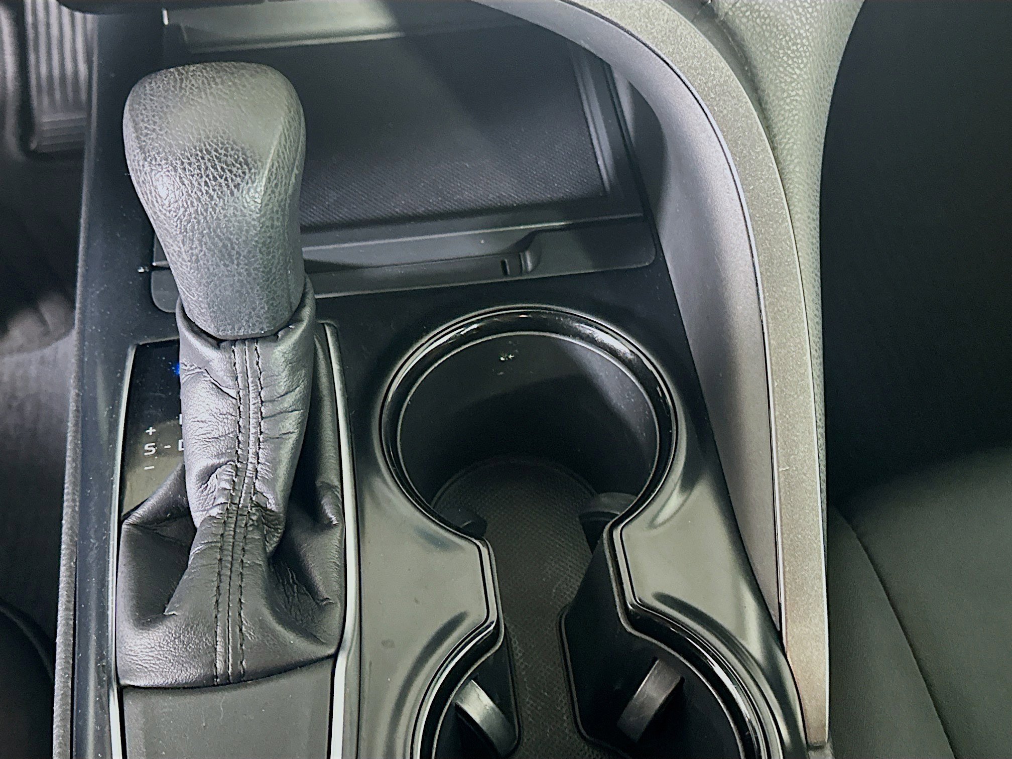 Used 2018 Toyota Camry LE image 24