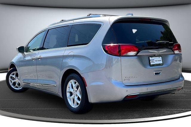 Used 2020 Chrysler Pacifica Touring-L w/ Tire & Wheel Group FWD image 7